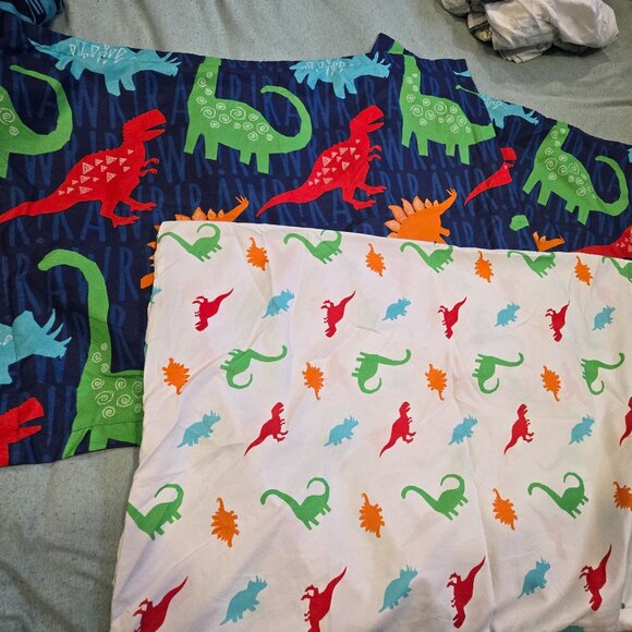 Set of 3 Dinosaur Pillowcases - Boys/Girls Room Bedding - EUC - Picture 1 of 3